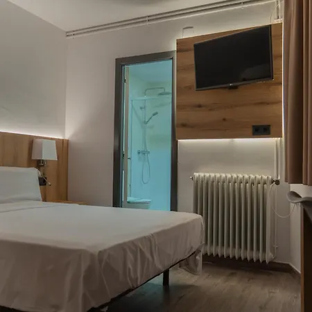 El 9 Baral-la Hostel